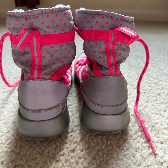 Nike Roshe Run Hi Girls Sneaker Boot Flash grey and pink size 4Y - Picture 3 of 7